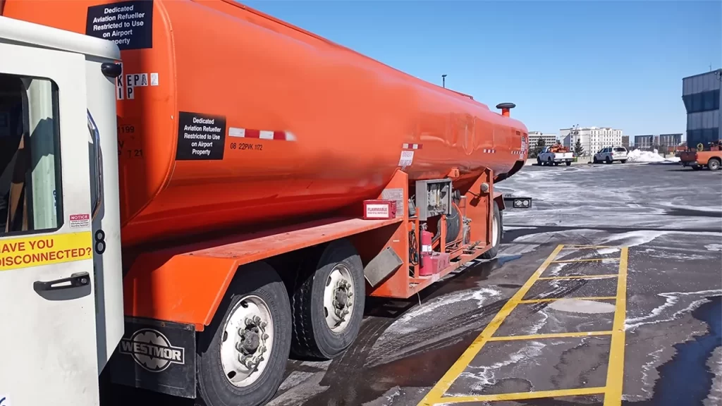 A standard aviation fuel tanker, capable of holding 35,000L of jet fuel inside. It sits lower to the ground than most trucks, and the front cab and rear tank are permanently joined.