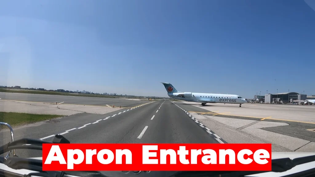 A picture of the apron entrance, where the outer taxiways overlap the outer corridor so planes can taxi into the open apron. There's a CRJ-200 currently driving over this, and I'm yielding to it.